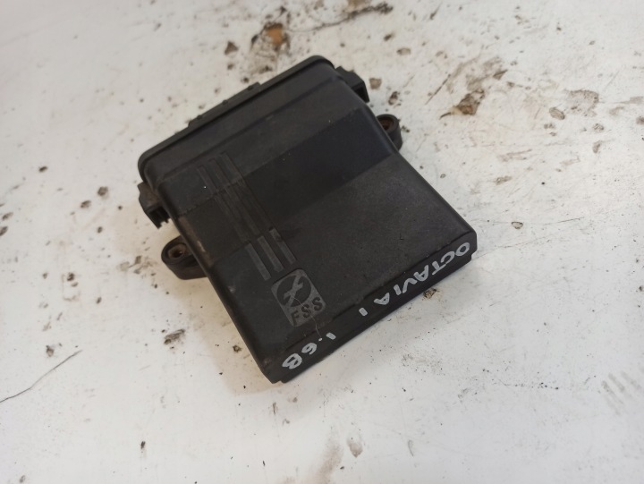фото №9, Skoda octavia i 1.6 b блок керування  газу de817010 67r011002
