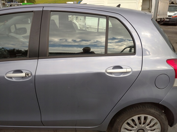 фото №14, Toyota yaris 2 ii дверь зад левое 8t4 5d
