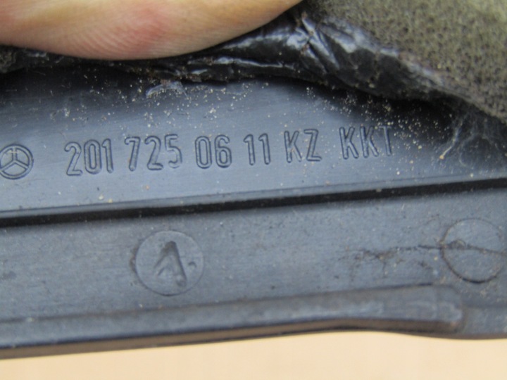 фото №8, E12 mercedes w201 190 правая защита заглушка зеркало обивка дверь