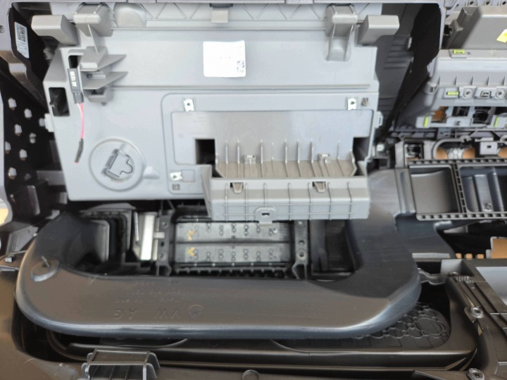 фото №10, 7c0857051b торпедо роздавальна перед капот vw crafter uk