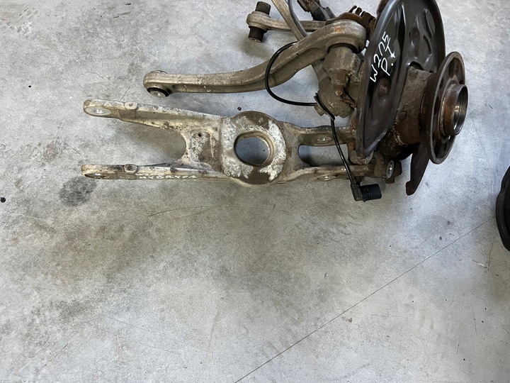 фото №4, Поворотный кулак, ступица l/p mercedes w205, c класс c350e