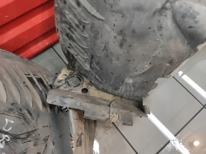 фото №8, Mercedes c-klasa w204 подкрылок передние комплектные левый правые перед оригинал