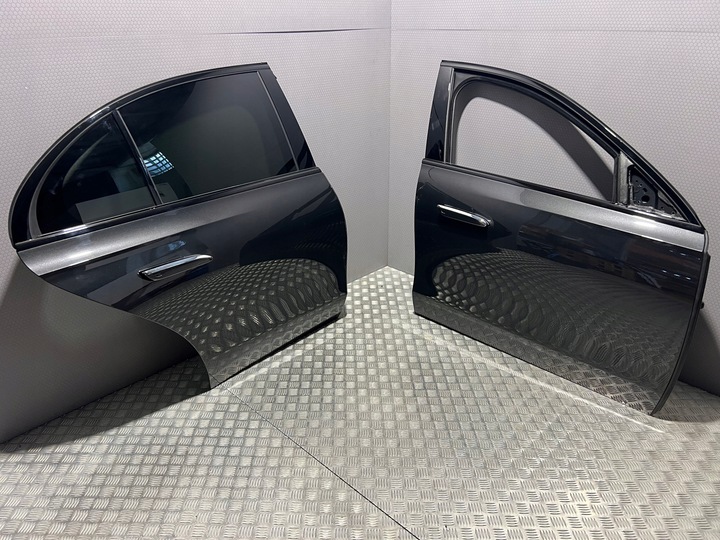 фото №1, Комплектні двері праві зад задні скло mercedes e-klasa w214 2023- sedan