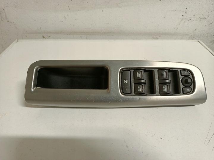 фото №1, Панель скло volvo v50 30773210