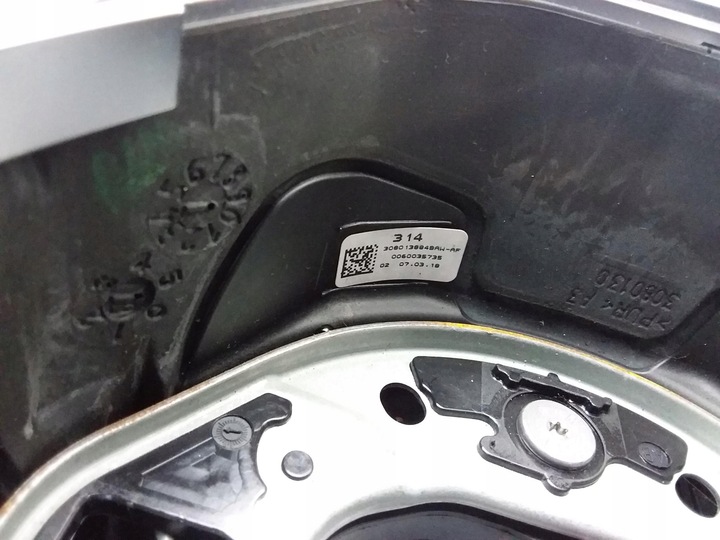 фото №6, Mercedes a w176 кермо amg шкіра пелюстки