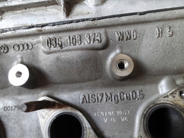 фото №9, Vw golf v 2.0 tdi 2004 головка двигателя 03g103373 03g103308a