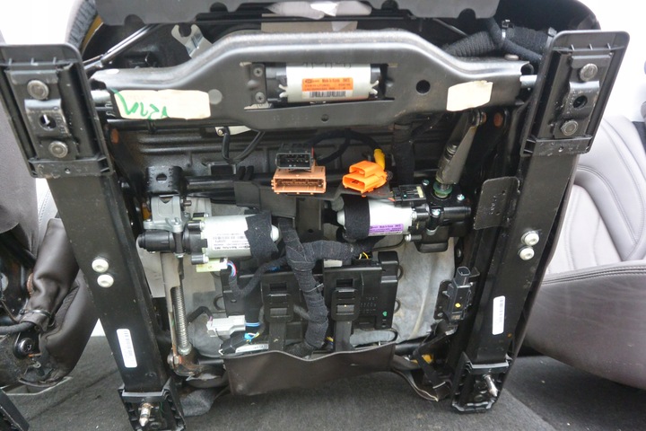 фото №14, Maserati quattroporte vi сиденья диван кожа защита колонки nappa bowers & wilkins