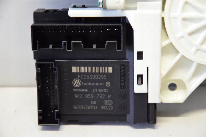 фото №9, Vw jetta 1k двигуни двері 1k5837401aj 402aj