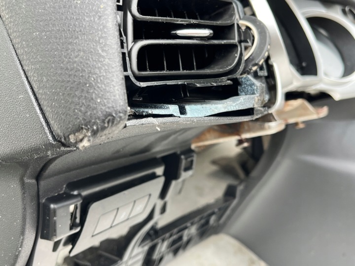 фото №6, Торпедо консоль подушка пассажира citroen c3 ii 09-16