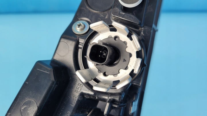 фото №8, Suzuki swace 21r лампа w крышка багажника правые зад led универсал