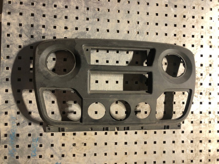 фото №1, Рамка панель радіо master iii 682600025r