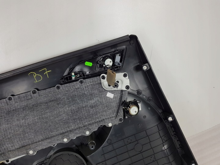 фото №9, Skoda yeti обивка боковина дверь правый зад 5l0