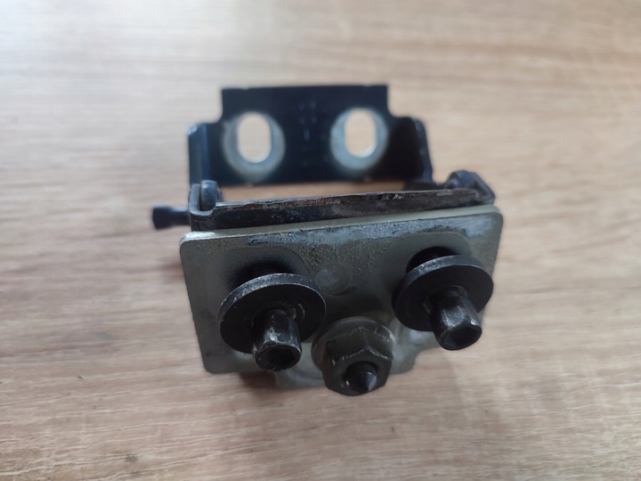 фото №1, Петли крышки багажника ford fiesta v 2002 r.