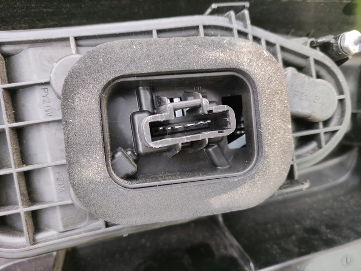 фото №16, Лампа зад права двері пасажира peugeot rifter bez вкладиш 18-