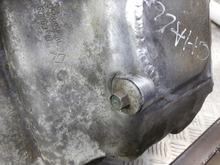 фото №11, Dodge challenger 05184515ac з спереду піддон масляні