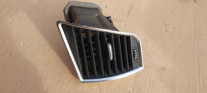 фото №1, Решётка воздуховод audi q5 8r1820901