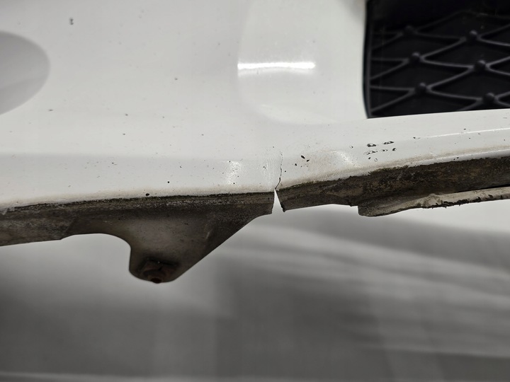 фото №7, Toyota auris i e15 рестайлинг бампер переднее перед 040