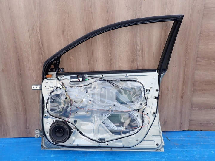 фото №9, Toyota avensis t25 02- дверь передние правые 6t1