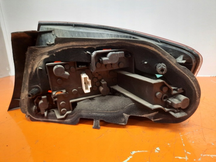 фото №8, Peugeot 407 1.6 hdif 04-10 лампа зад левая наружная 9656606380