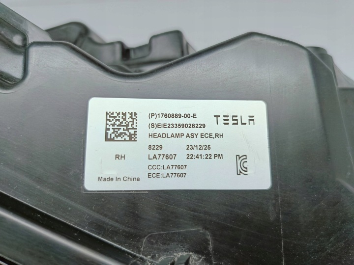 фото №16, Tesla модель 3 рестайлинг highland 24- фара правая перед полный led eu 1760889-00-e