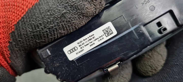 фото №8, Sq5 80a q5 рестайлинг лампа потолок зад чёрная sline 80a947111