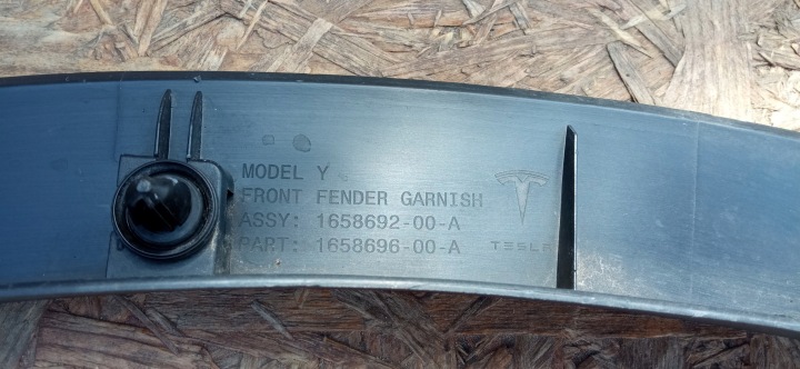 фото №13, Tesla модель y 20- накладка молдинг крила праве перед 1658696-00-a