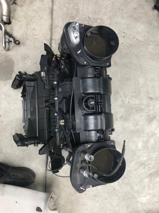 фото №6, Bmw 5 e39 520i 96-корпус подача воздуха нагревателя основний  климат климатроник 2.0i