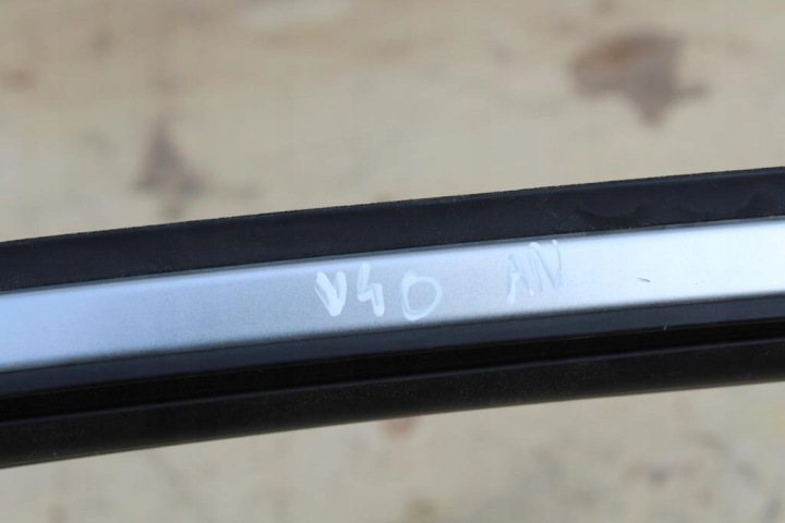 фото №9, Ущільнювач рамка молдинг двері праві зад volvo v40 ii oem номер 31278599