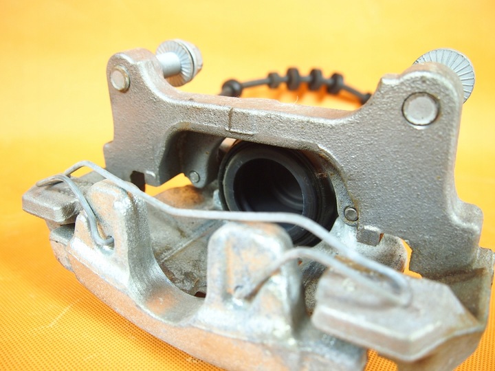 фото №8, Audi a5 8t суппорт тормозной перед 314mm правые 12km 8k0615106ab / 8k0615124c