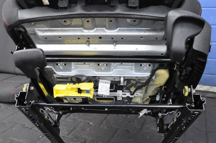 фото №14, Bmw 1 f20 прокладка інтер'єру сидіння диван