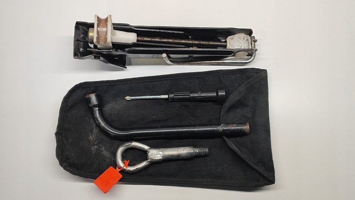 фото №1, Corsa c домкрат підйомник набір чохол ключ