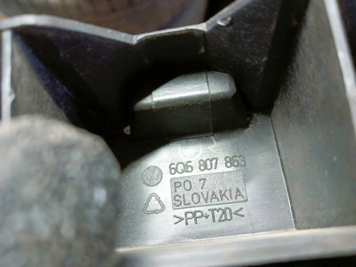 фото №6, M42 vw polo 6q 9n кронштейн  бампера зад средний крепление 6q6807863