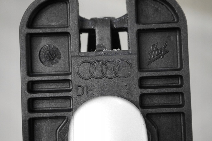 фото №3, Ручка + вставка левый перед ly7w audi a2 00-05