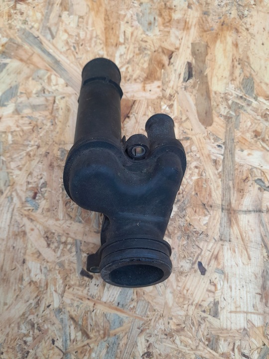 фото №1, Штуцер воды peugeot 407 607 citroen c5 iii 2.7 hdi