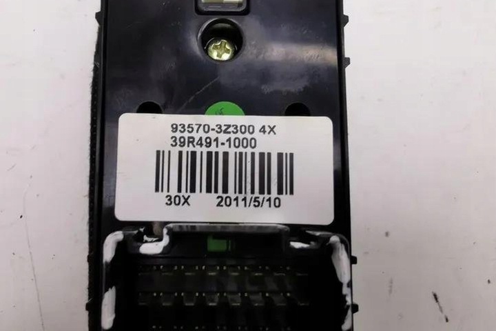 фото №8, Кнопка керування скло задніх правих двері hyundai i40 vf 935703z300
