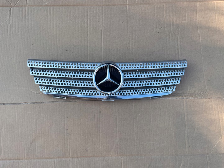 фото №1, Mercedes класс c w203 купе рестайлинг решётка радиатора решётка радиатор оригинал