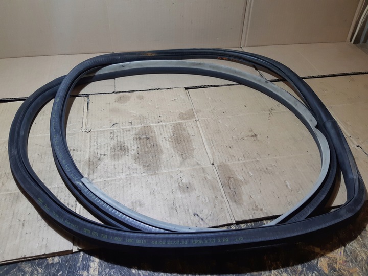 фото №1, Audi a3 8p 3d прокладка дверь левая передние левый перед 8p3831721j