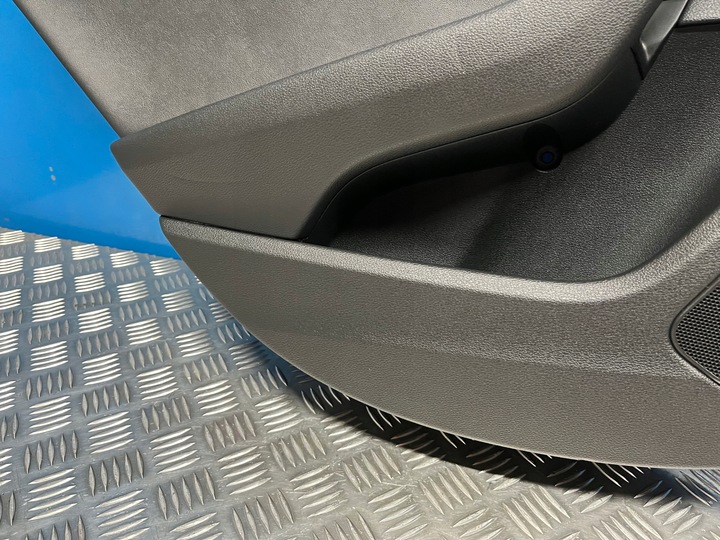 фото №9, Audi a4 b9 боковина обивка дверь левый зад кожа