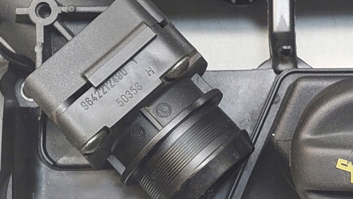 фото №9, Кришка клапанів peugeot 206 1.4 hdi 8hz 9642212480
