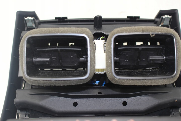 фото №10, Решётка воздуховод кондиционера usb c зад bmw g30 g31 9493421