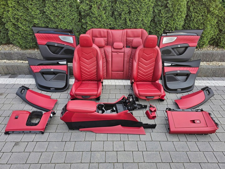 фото №1, Maserati grecale m 182 засіб сидіння диван обшивки ідеальний!