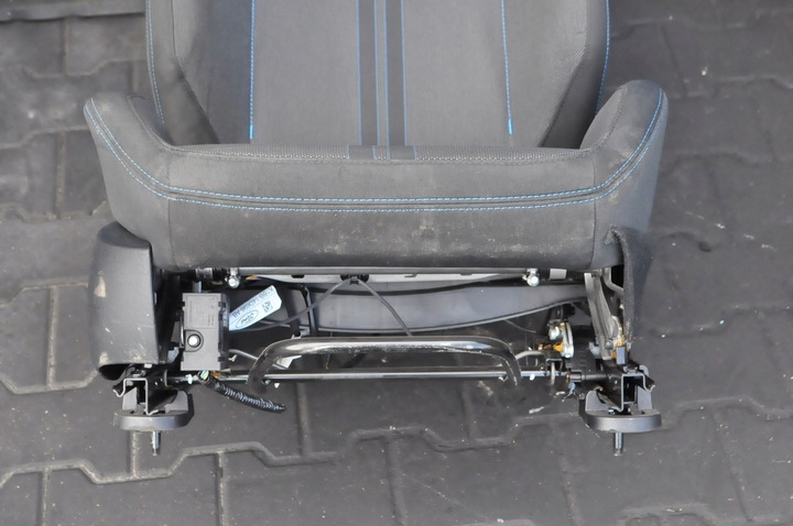 фото №6, Ford fiesta mk8 st 3d сиденья recaro диван обшивки англичанин