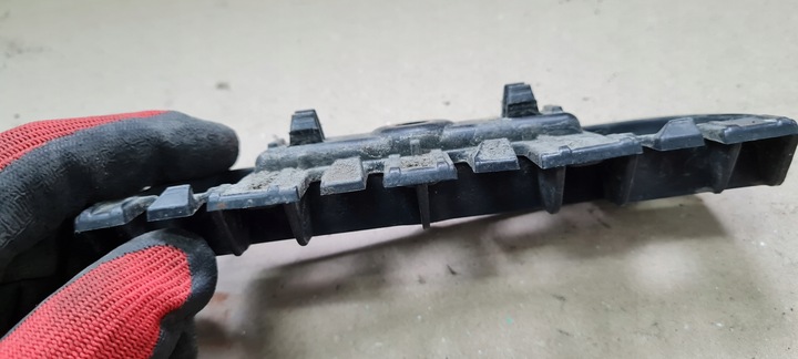 фото №4, S7 4g a7 тримач кріплення планки порогової лівий перед 4g8853921a