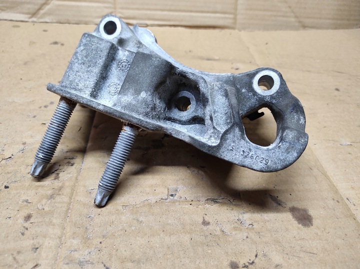 фото №9, Лапи кріплення генератора fiesta mk7