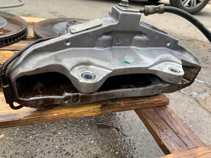 фото №9, Ford mustang mach-e rwd 2021r суппорт зажимы диск левый правый перед