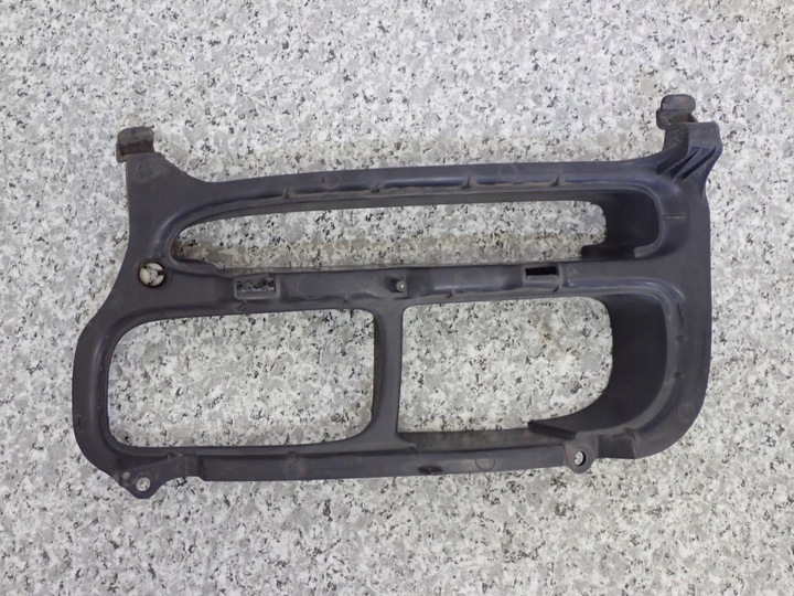 фото №2, Toyota avensis t25 дорестайлинг 03- рамка галоген передняя левая