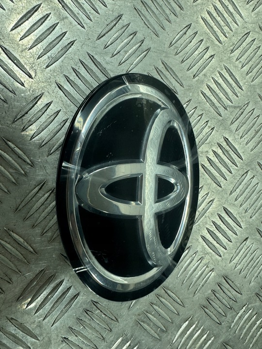 фото №1, Toyota sienna 2018 рестайлинг эмблема значок радар логотип