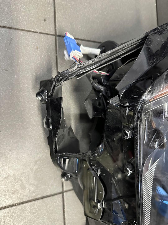 фото №3, Лампа правые перед lexus nx ii eu повреждённая