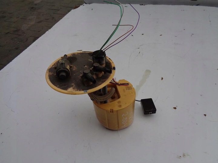 фото №1, Насос топлива toyota avensis t27 fl 2.0 d4d