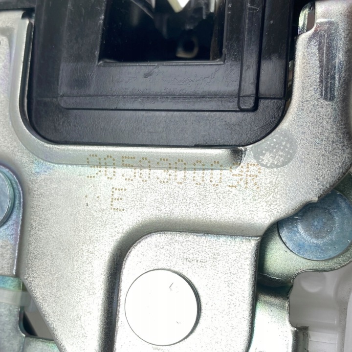 фото №13, Новый oem номер замок дверь задних правых нижний nissan nv400 905030009r